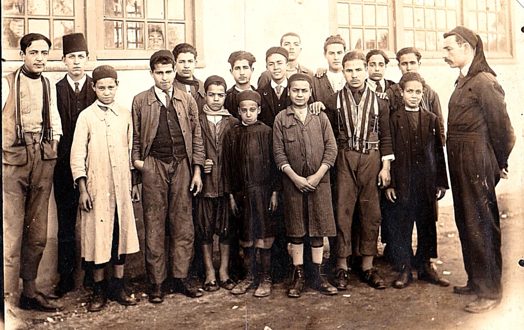 Classe de tissage à Emile Loubet (1928)